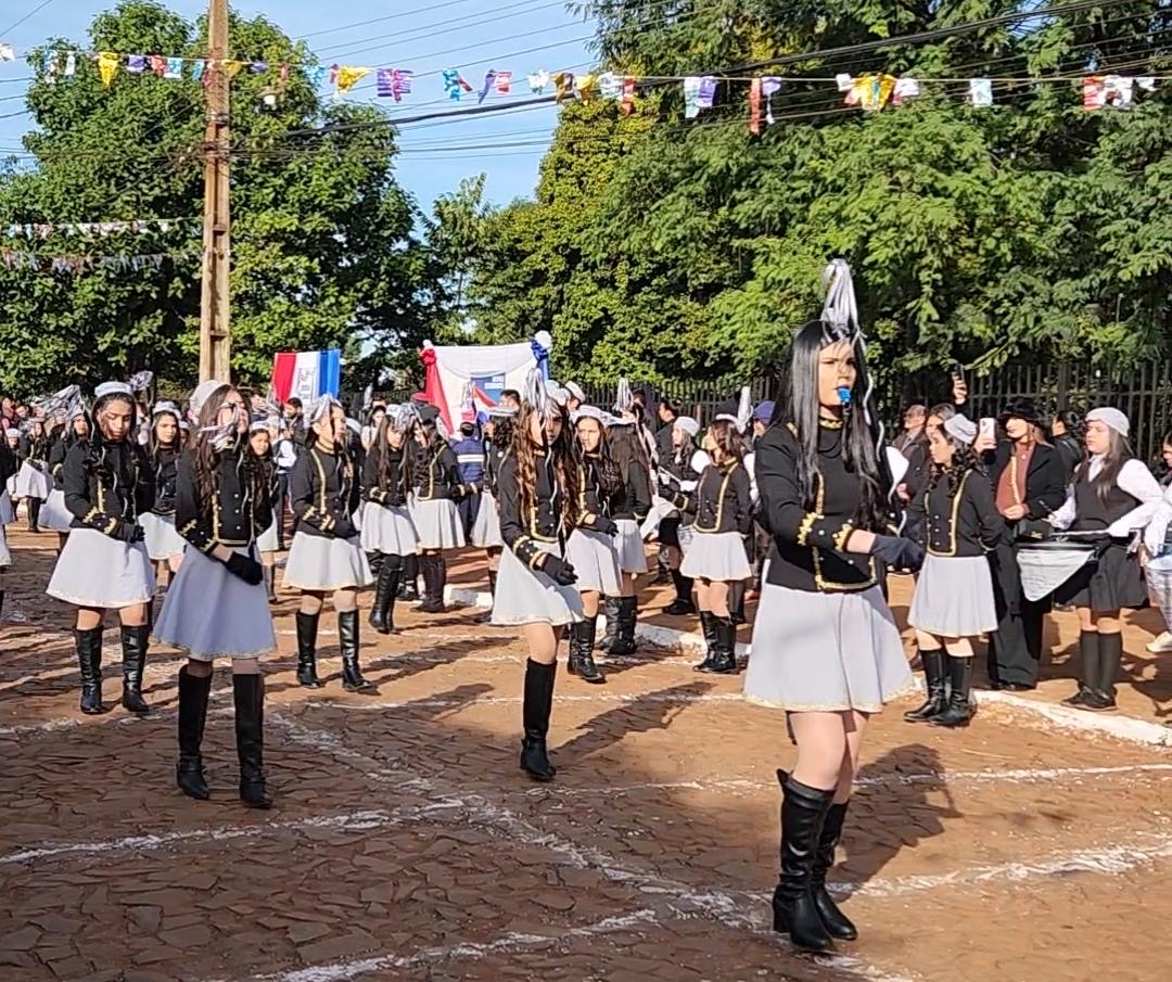 Desfile en homenaje a la Virgen de Fátima  y a la Independencia Paraguaya en el km 9