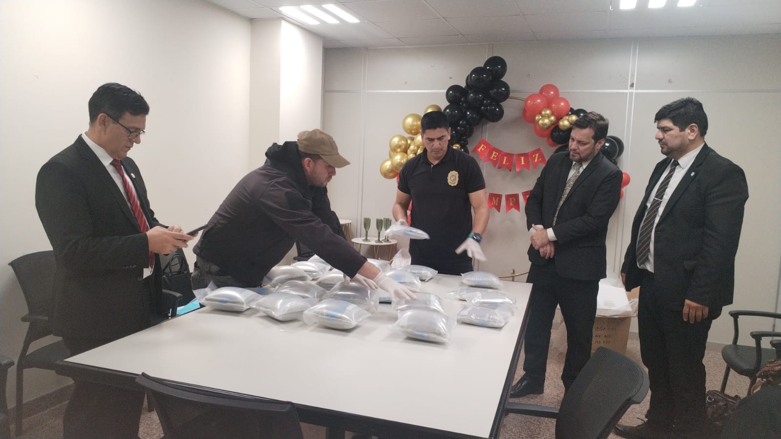 Imputan a libanés tras incautación de 45 kilos de supuesta marihuana proveniente de Miami
